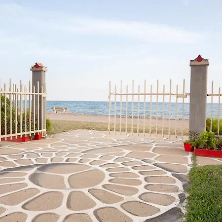 The Great Wave Beachfront House Nea Plagia * Sozopoli