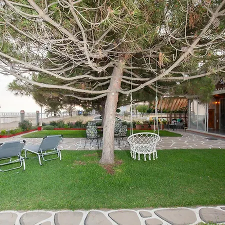 The Great Wave Beachfront House Nea Plagia