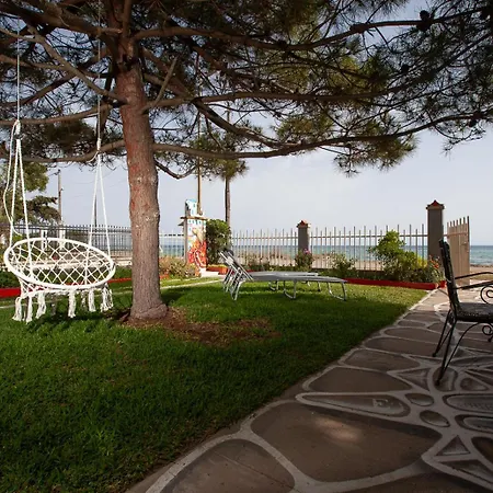 The Great Wave Beachfront House Nea Plagia