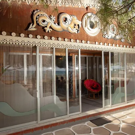בית נופש The Great Wave Beachfront House Nea Plagia