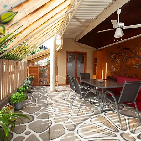בית נופש The Great Wave Beachfront House Nea Plagia